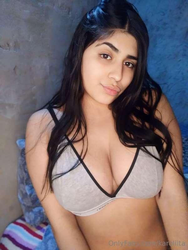 Do you want to play with my tits? 🫦 @eriihottt FREE 👈🏽