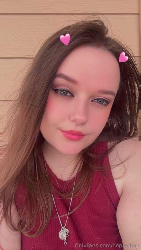 Hi! 💕I’m curious; what do y'all wanna see on here most? Thro..