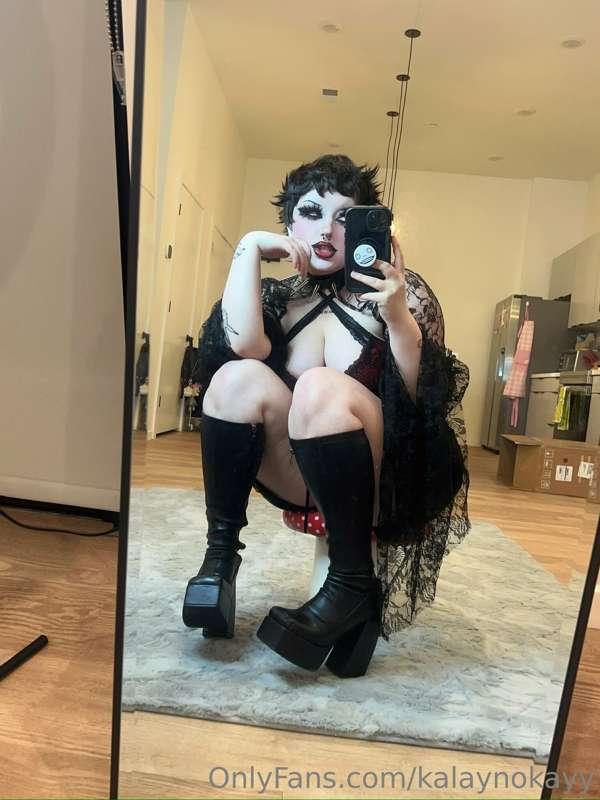 Go out tonight or stay in? 🖤