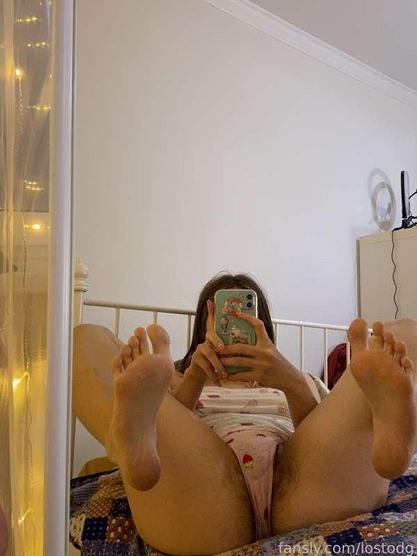 Can i spread it for you?😳

#fyp #hairy #pussy #feet #toes #footfetish #fatpussy 