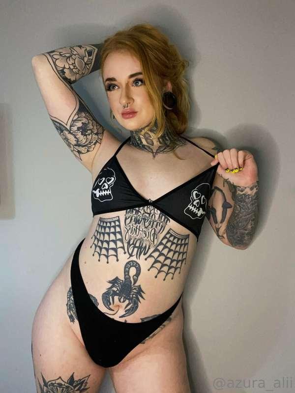 Can I be your goth girlfriend?😝