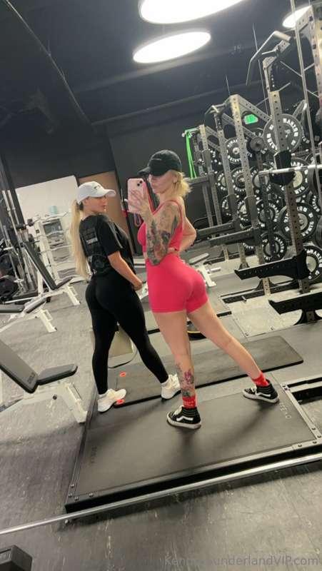 Back in the gym 💪🏼 working out with my girl @kayleygunner ma..