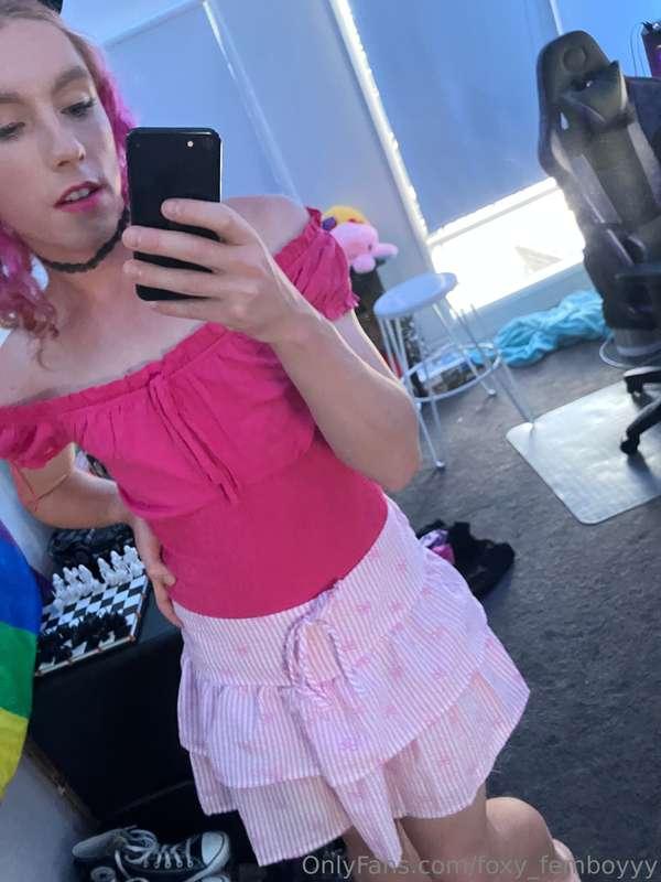 I’m obsessed with the colour pink, it’s all I want to wear n..