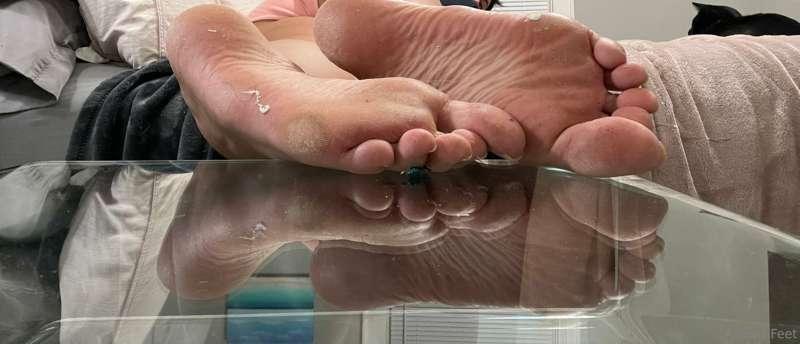 imagine being so small you ride the waves of the wrinkles in..