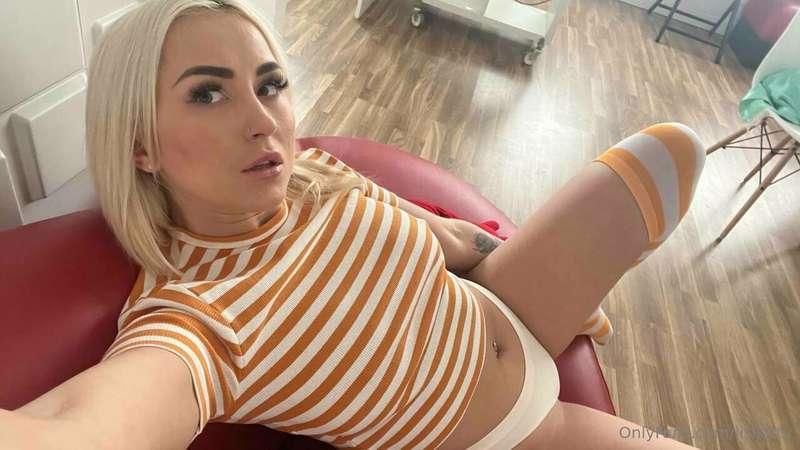 Hey babe! Would you like sexting, custom video or videocall?..