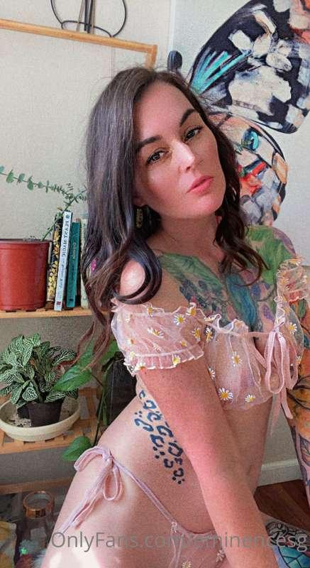Pollinate me 🌸💦

Swipe through to see all the pics !