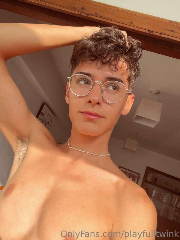 Feeling extra cute today!! Have a wonderful day everyone😘😘