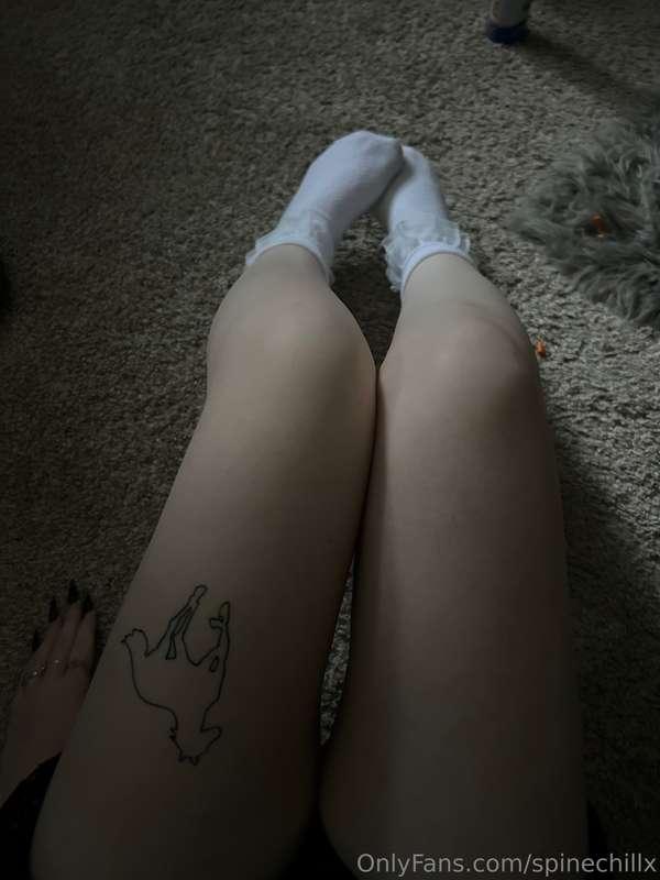 Freshly shaved and lotioned legs hehe 🤍 (they are superrrrr ..