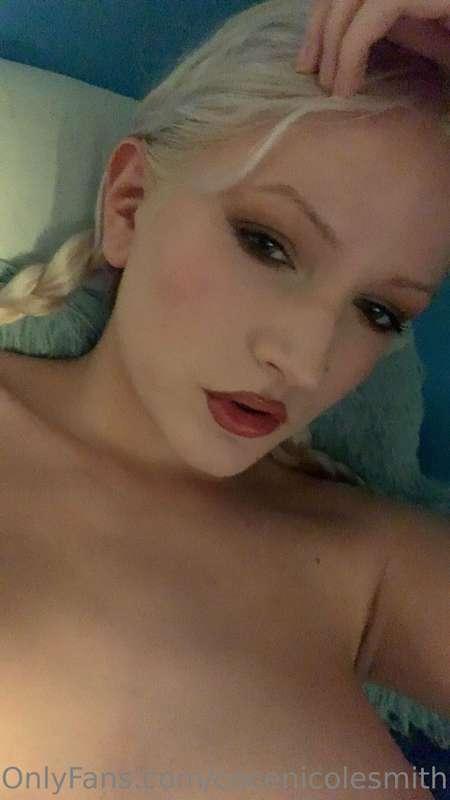 Bleached hair and unbleached butthole