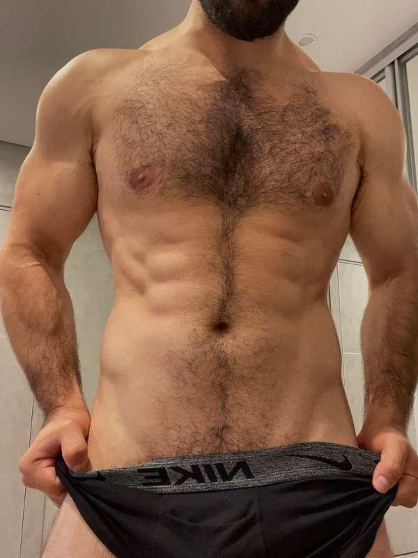 Shredded hairy body 🦍