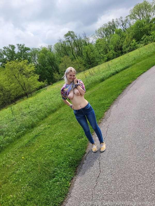 Mini photoset of me pulling my titties out at the park... it..