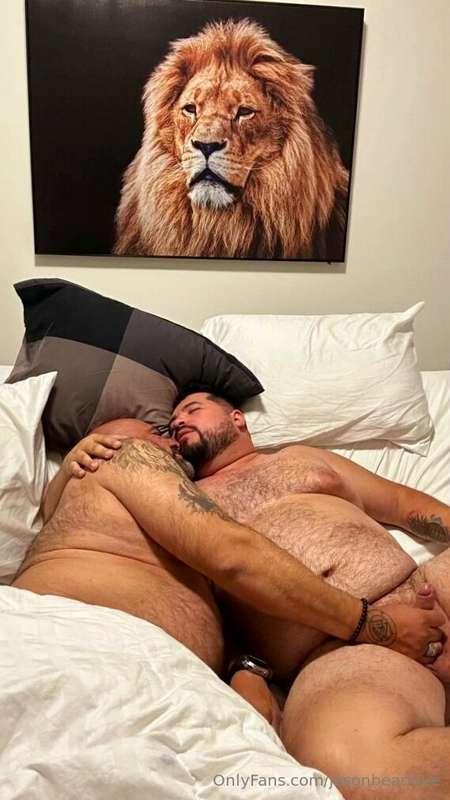Sexy photoshoot with this man 😈🐻🔥🥰