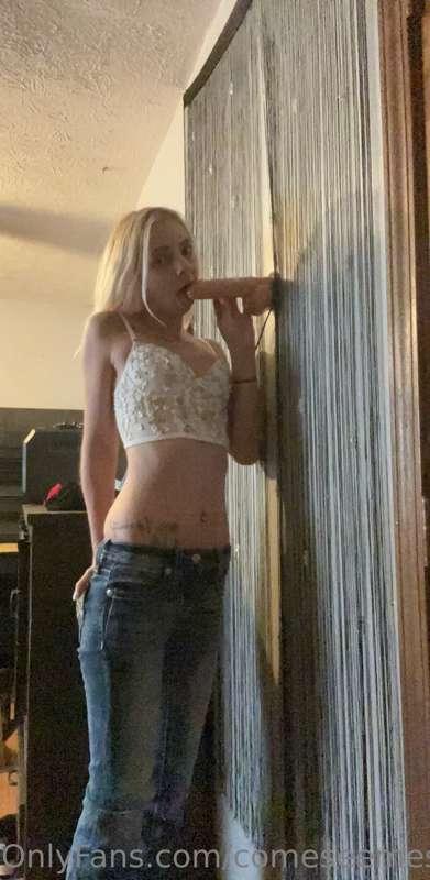 I need a dick in my mouth 🤤