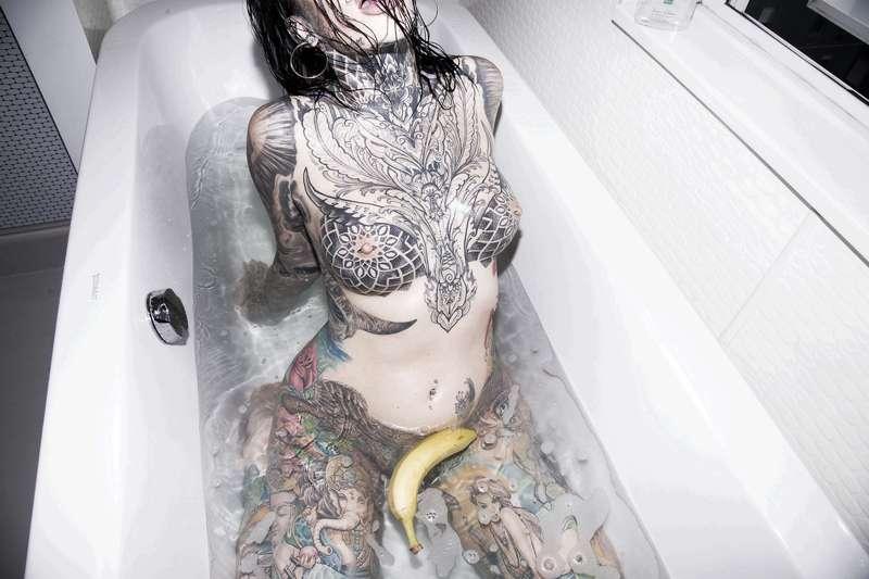 Banana anyone 🍌 angrymoon.tv