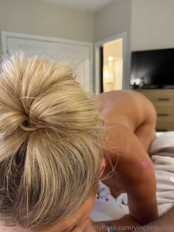 Just filled @hollyhotwifevip with a FULL Creampie after she ..