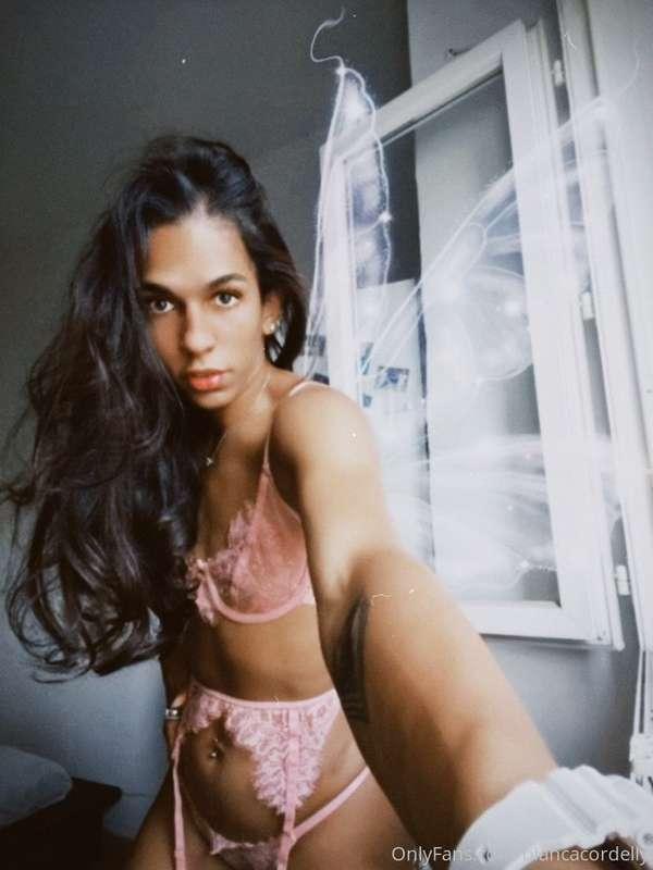 a fairy 🧚🏽‍♀️