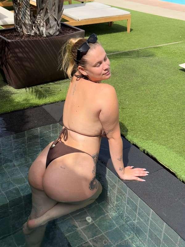 Que harías si me pillas saliendo así del jacuzzi??🤤🤭