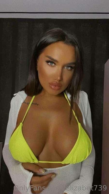 This lustful hot witch @damn_babygirlll with big boobs and a..
