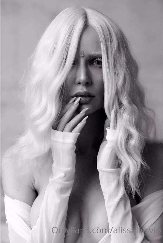 I have irresistible desire to dive into the abyss of affecti..