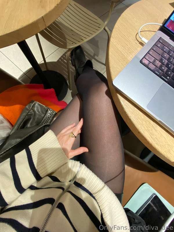 Working from Starbucks today! Wanna treat me a tea with cinn..