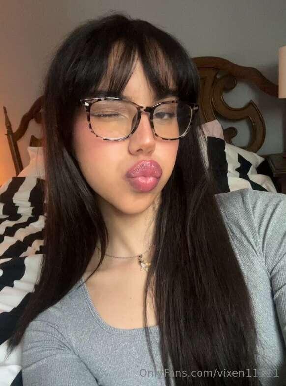 blowing kisses for you alwayss 🥰🥰