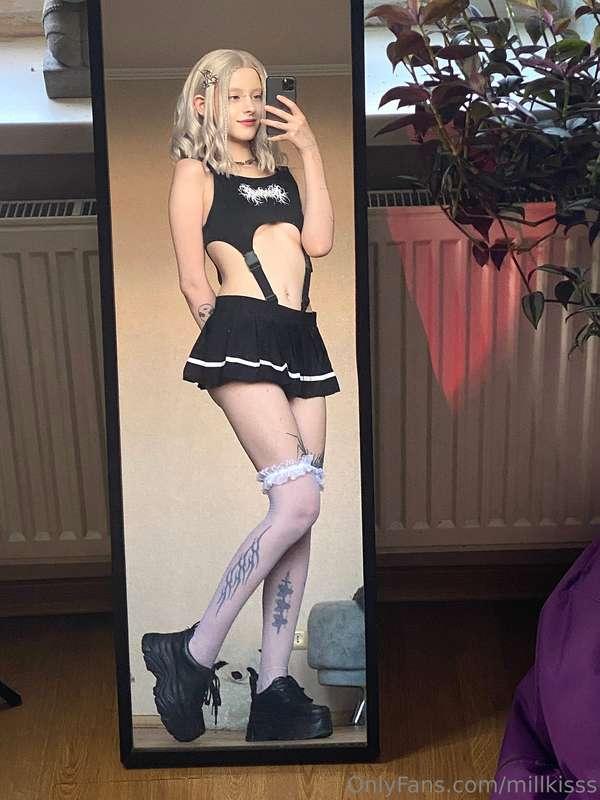 I look so good in short skirts. They emphasize the elegance ..