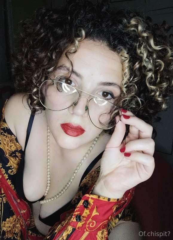 👑 @dearcarmin 👑✨ White Skin, Red Lips, Dirty Mind ✨Come and ..
