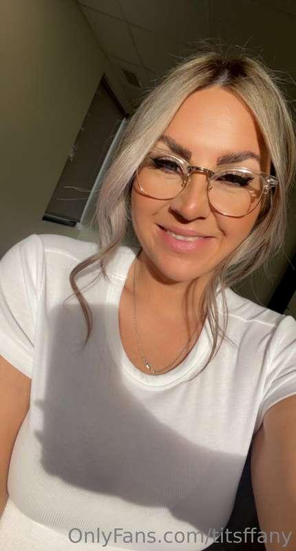 A face to put with the pussy.  Tell me I’m pretty🩷