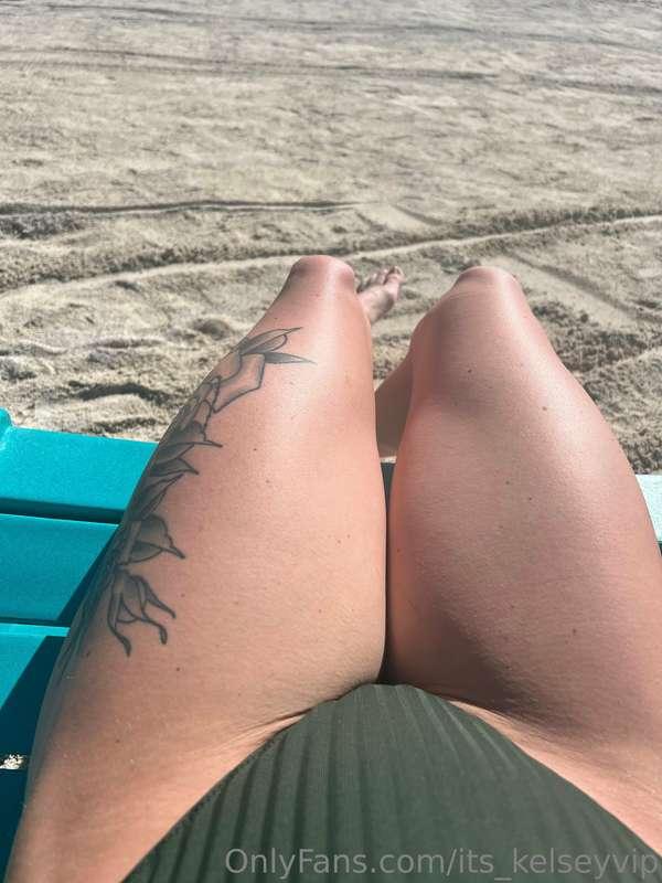 sand between my toes & my bum 🍑