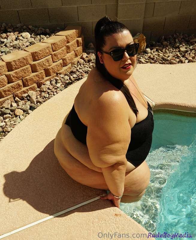 Model: Brazilian SSBBW Camila 📸: RudeBoyMedia 