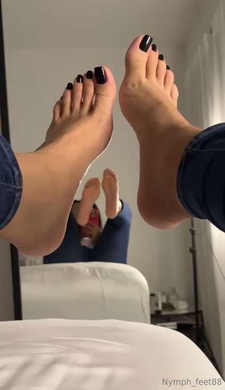 while you lick one sole, the other one I keep rubbing agains..