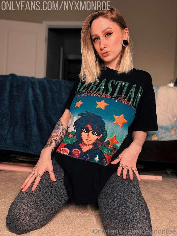 I have a surprise under my shirt that makes free use easy. 😈