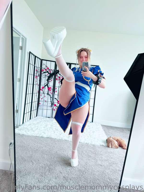 musclemommycosplays image #2