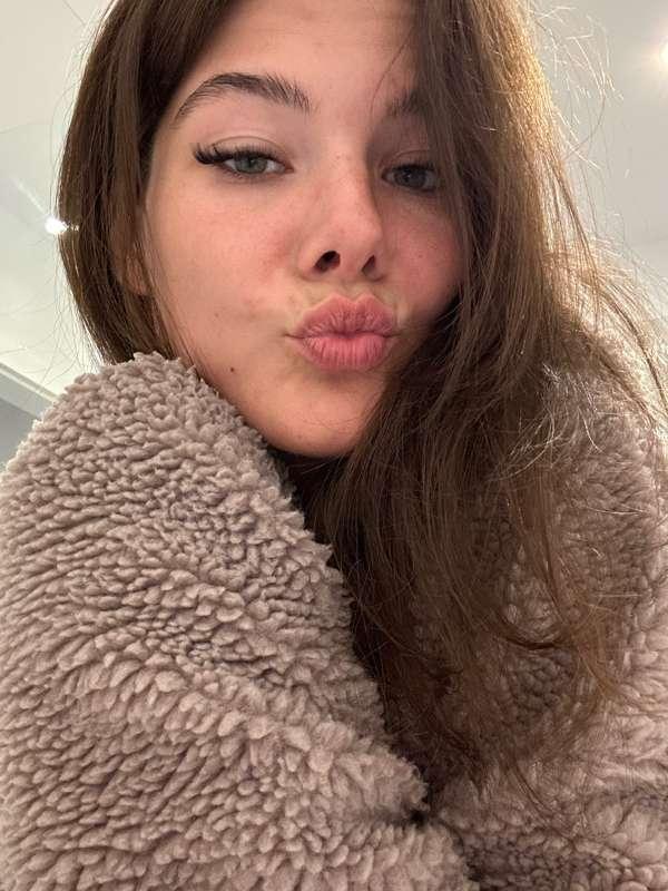 no feet today, just a kiss 💋❤️