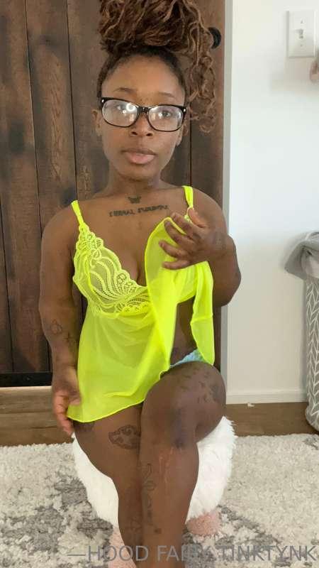 Too smooth to have clothes on 😩