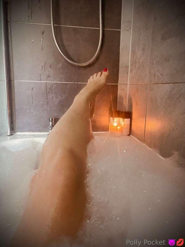 I’m enjoying a nice relaxing bath. Who’s keeping me company?..