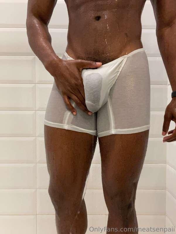 I’m definitely wearing these to the beach and pool this summ..