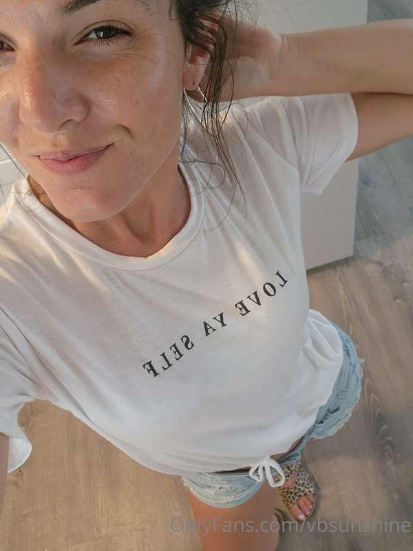 Happy Friday! Kisses from Sunshine 💋