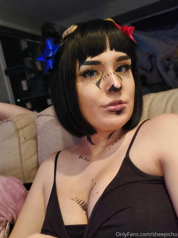 Mewwy Christmas! 😻😻 

Tried doing a tipsy thing with my part..