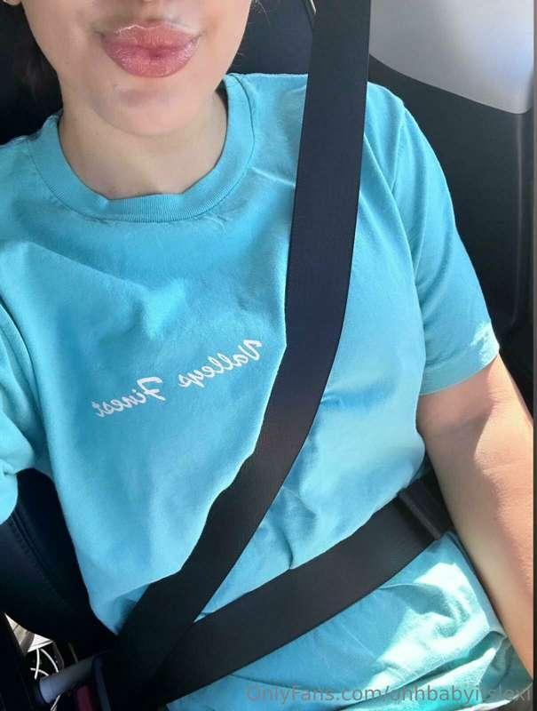 Happy Monday 😉 on my way to get a little workout in.. send m..