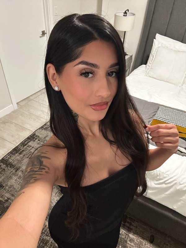 You down for a quickie? 😉 The first 3 daddy’s that tips me $..