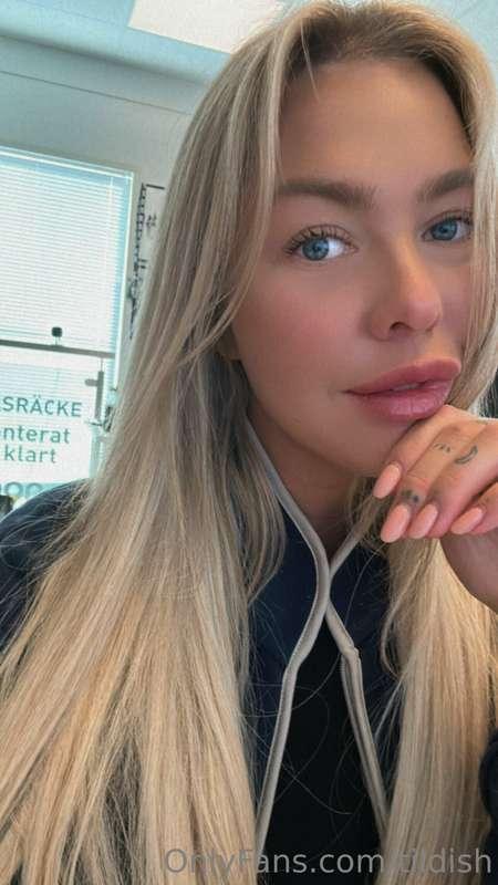 Time to work ☺️ what are u doing today? 😘