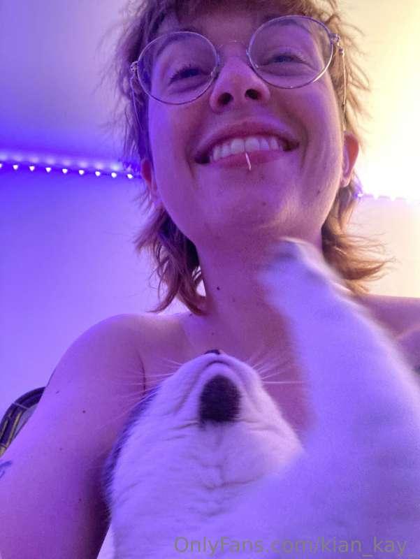 I was just trying to take a tit pic 😩💜