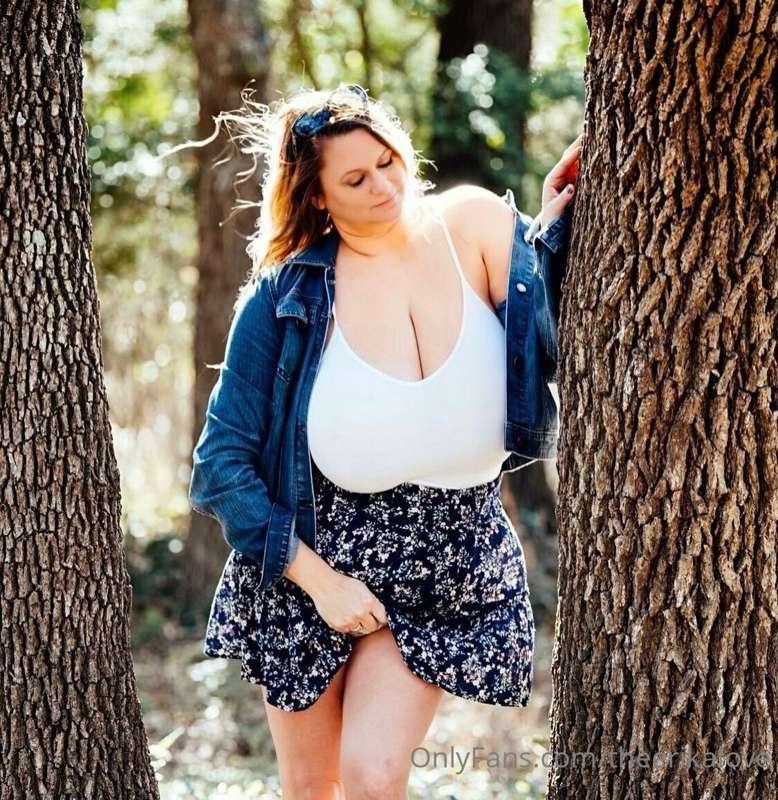 I can think of many things we can do outdoors 😈