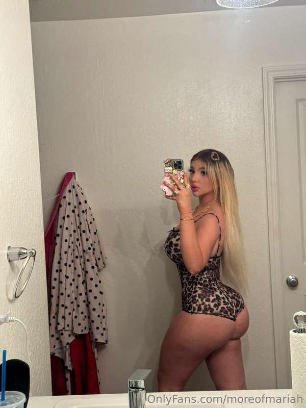 who wanna grab it then bend me over
