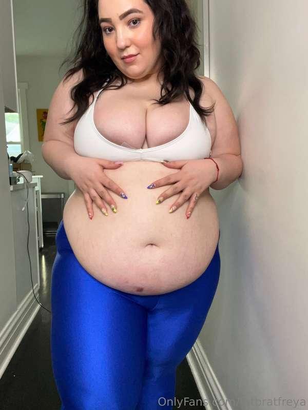 big and round in spandex leggings