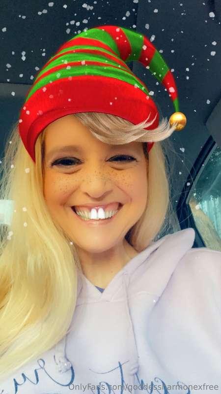 Aren’t I such a cute elf? 🧝‍♀️