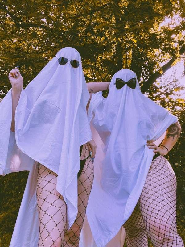wanna see our boo-bies? 👻

this fun lil set with my friend @..