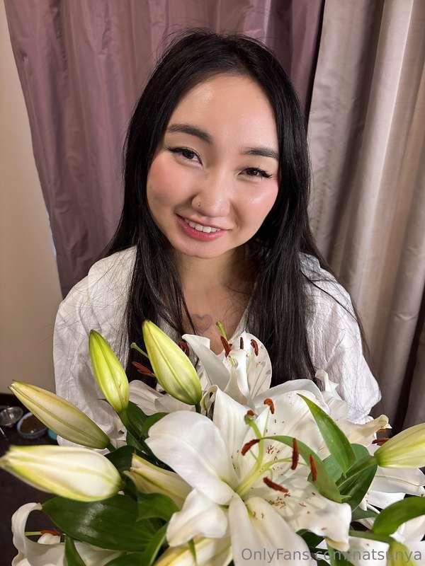 ( ˘ ᵕ ˘♡)💐 Me and girls pitched in and brought home a bunch ..