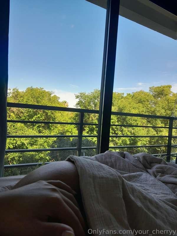 I'm still in bed waiting for you to fuck this tight pussy sw..